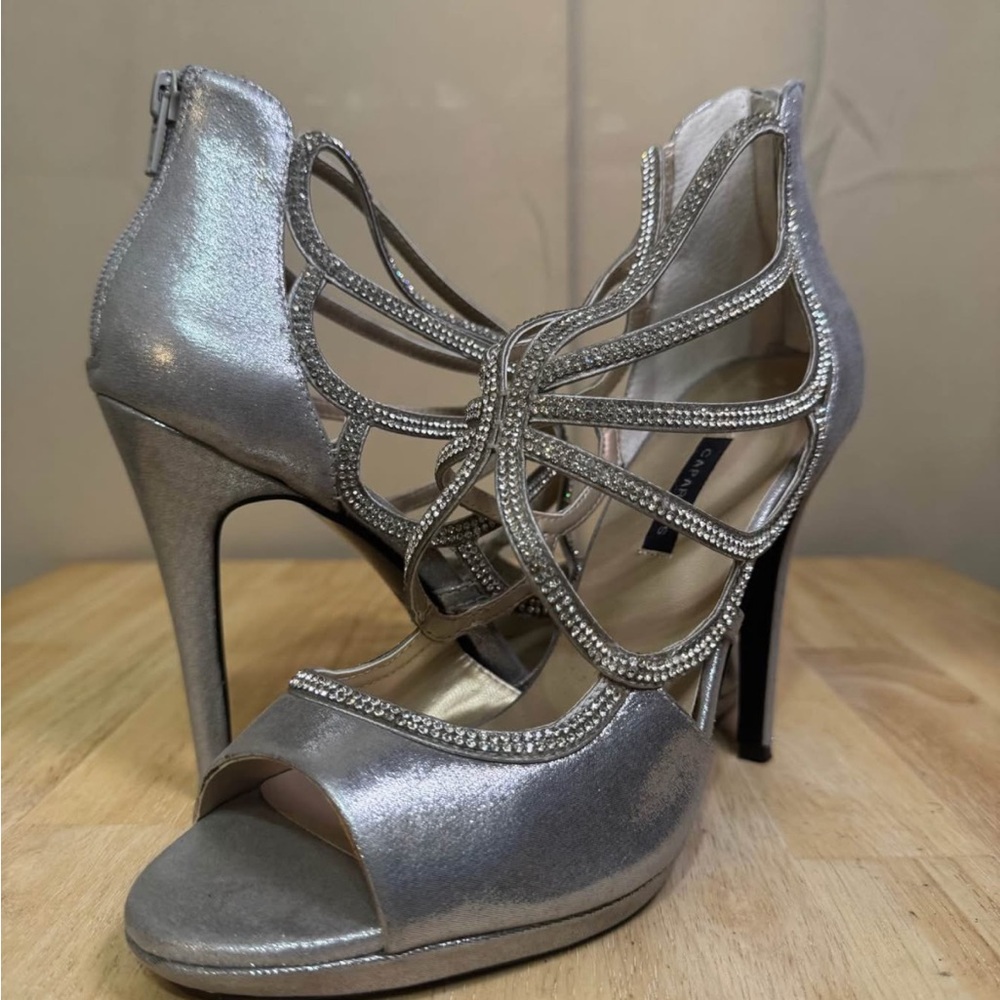✨Like New Caparros Silver Heels - size 9.5 ✨